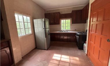 EN VENTA CASA REMODELADA EN CERRO AZUL