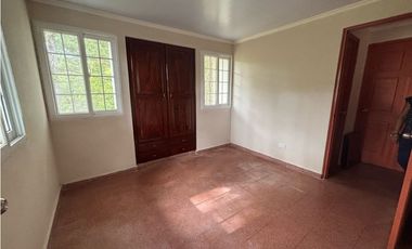 EN VENTA CASA REMODELADA EN CERRO AZUL