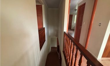 EN VENTA CASA REMODELADA EN CERRO AZUL