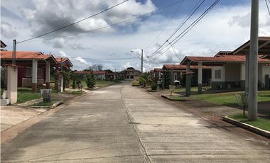 Se alquila casa en Colinas del Oeste-Arraijan