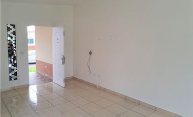 Se alquila casa en Colinas del Oeste-Arraijan