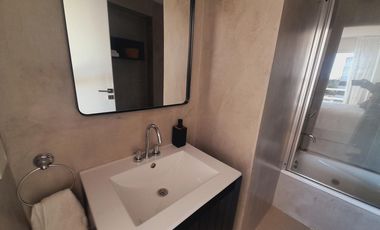 Excelente 2 ambientes Vista Bahía . Disponible abril 2026. Impecable! Vista a Bahía. Amenities.