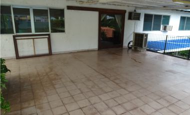 EN VENTA – Gran Residencia + Local Comercial en Urbanización Herbruger