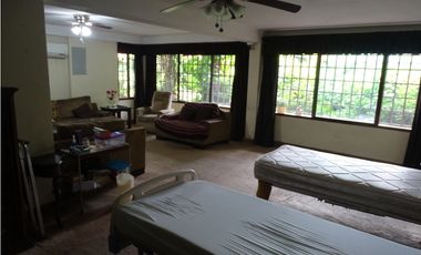 EN VENTA – Gran Residencia + Local Comercial en Urbanización Herbruger