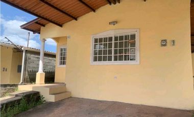 VENDO CASA EN URB. LAS VERDES