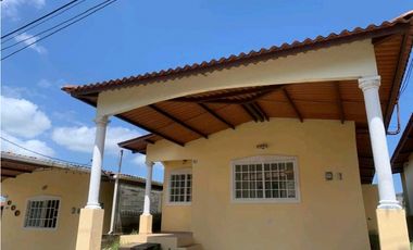 VENDO CASA EN URB. LAS VERDES