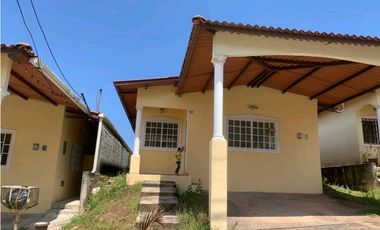 VENDO CASA EN URB. LAS VERDES