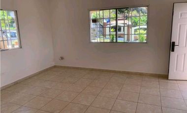 VENDO CASA EN URB. LAS VERDES