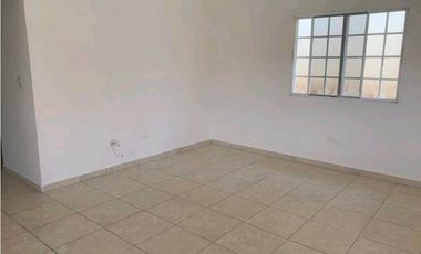 VENDO CASA EN URB. LAS VERDES