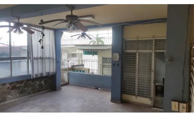 CASA EN VENTA DE 3 NIVELES EN LOS NGELES