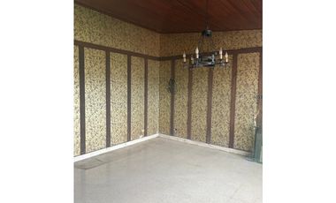 CASA EN VENTA DE 3 NIVELES EN LOS NGELES