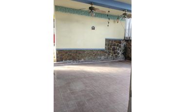 CASA EN VENTA DE 3 NIVELES EN LOS NGELES