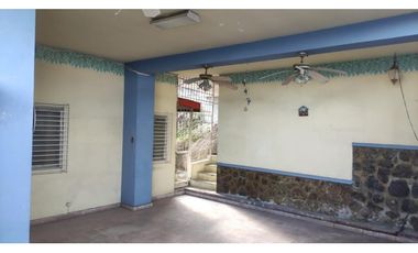 CASA EN VENTA DE 3 NIVELES EN LOS NGELES