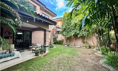 Se Vende Casa en Urb. Versalles I