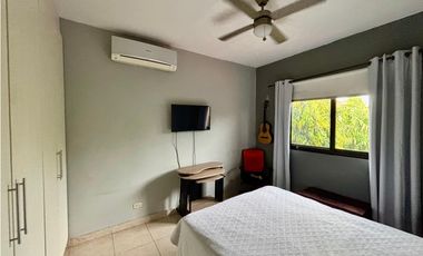 Se Vende Casa en Urb. Versalles I