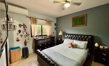 Se Vende Casa en Urb. Versalles I