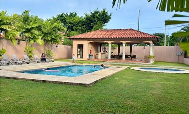 Se Vende Casa en Urb. Versalles I