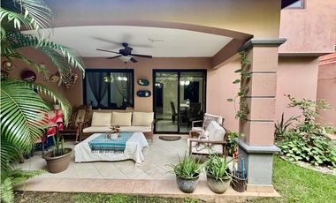 Se Vende Casa en Urb. Versalles I