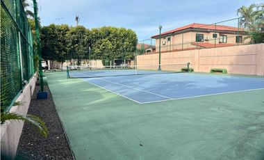 Se Vende Casa en Urb. Versalles I