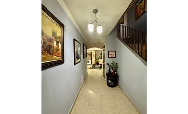 Se Vende Casa en Urb. Versalles I