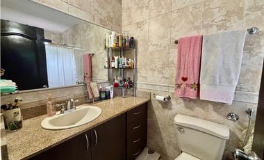 Se Vende Casa en Urb. Versalles I