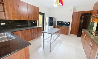 Venta de Casa en Costa del Este - Antigua