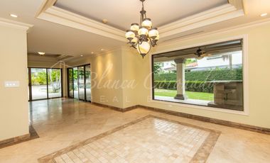 CASA EN VENTA EN COSTA DEL ESTE