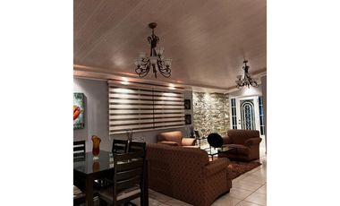 VENDO CASA BRISAS DEL GOLF EN CALLE 37 NORTE