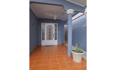 VENDO CASA BRISAS DEL GOLF EN CALLE 37 NORTE