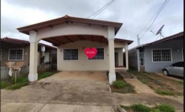 VENDO CASA EN BRISAS DEL GOLF ARRIAJAN