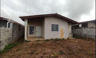 VENDO CASA EN BRISAS DEL GOLF ARRIAJAN