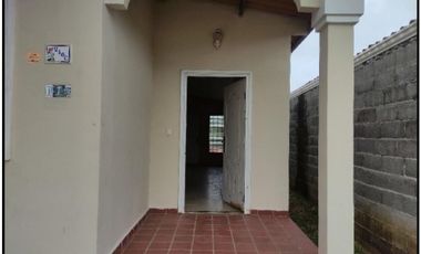 VENDO CASA EN BRISAS DEL GOLF ARRIAJAN