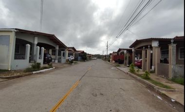 VENDO CASA EN BRISAS DEL GOLF ARRIAJAN
