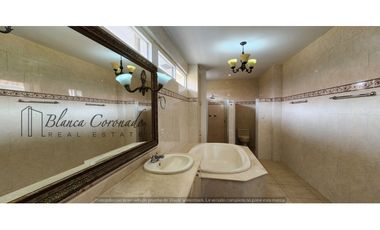 VENDO CASA EN COSTA DEL ESTE