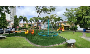 VENDO CASA EN COSTA DEL ESTE