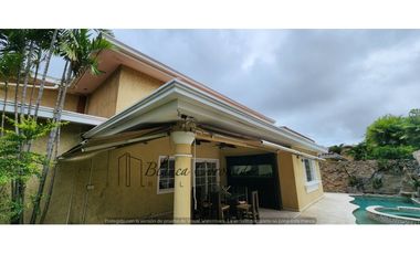 VENDO CASA EN COSTA DEL ESTE