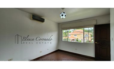 VENDO CASA EN COSTA DEL ESTE