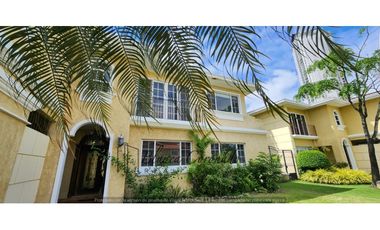 VENDO CASA EN COSTA DEL ESTE