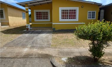 SE VENDE CASA URB. PRADERA DE SAN LORENZO, 4Ta ETAPA