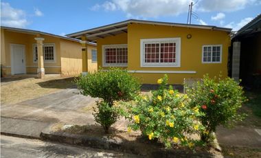 SE VENDE CASA URB. PRADERA DE SAN LORENZO, 4Ta ETAPA