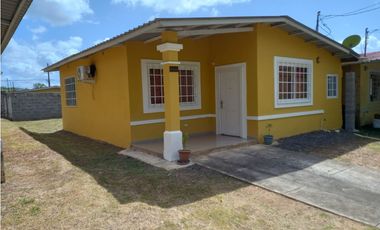 SE VENDE CASA URB. PRADERA DE SAN LORENZO, 4Ta ETAPA