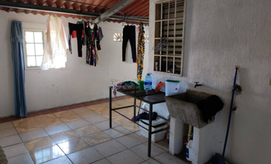 SE VENDE CASA DE ESQUINA EN URB. COLINAS DE PACORA y OTRAS