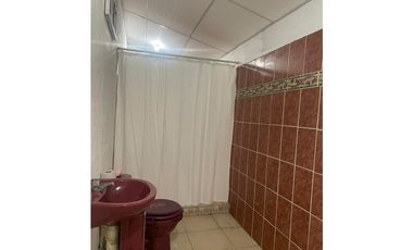 SE VENDE CASA DE ESQUINA EN URB. COLINAS DE PACORA y OTRAS