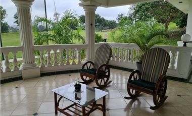 Se Vende Exclusiva Residencia en el Club de Golf de Panamá