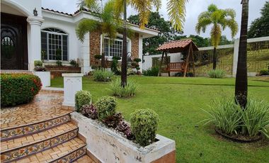 Se Vende Exclusiva Residencia en el Club de Golf de Panamá