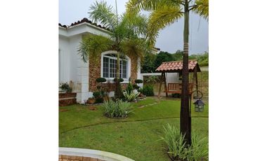 Se Vende Exclusiva Residencia en el Club de Golf de Panamá