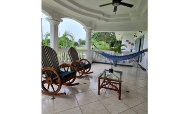 Se Vende Exclusiva Residencia en el Club de Golf de Panamá