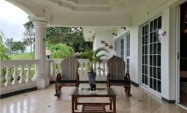 Se Vende Exclusiva Residencia en el Club de Golf de Panamá