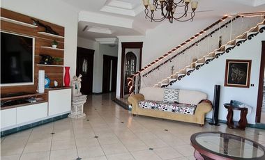 Se Vende Exclusiva Residencia en el Club de Golf de Panamá