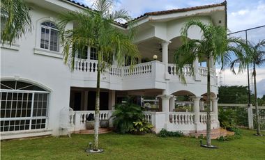 Se Vende Exclusiva Residencia en el Club de Golf de Panamá